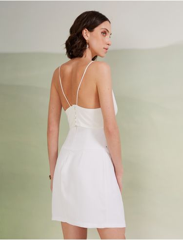 saia curta com pedraria