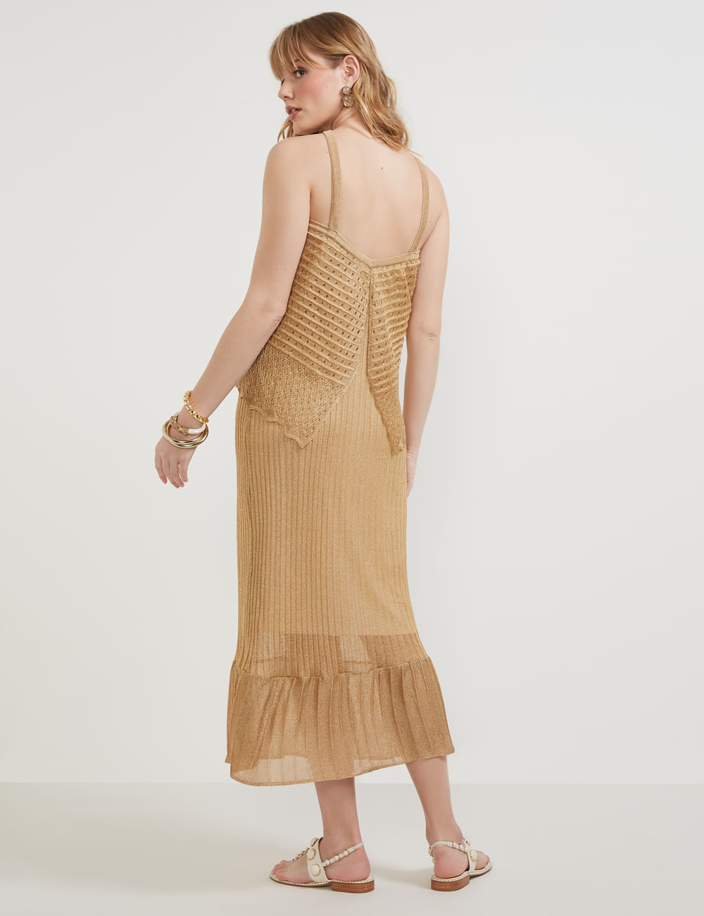 vestido com blusa sobreposta