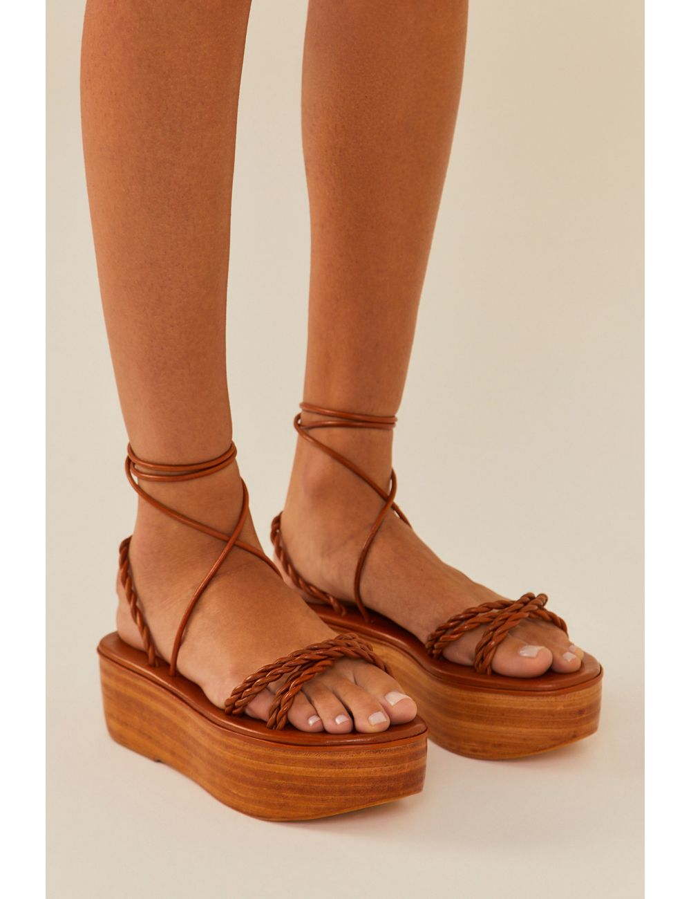 Sandália Flatform Fachetada Tiras