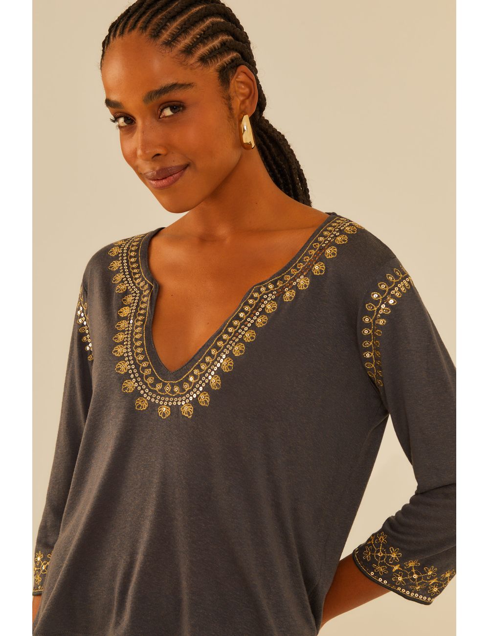 Blusa Manga 7/8 Bordado Decote Punhos