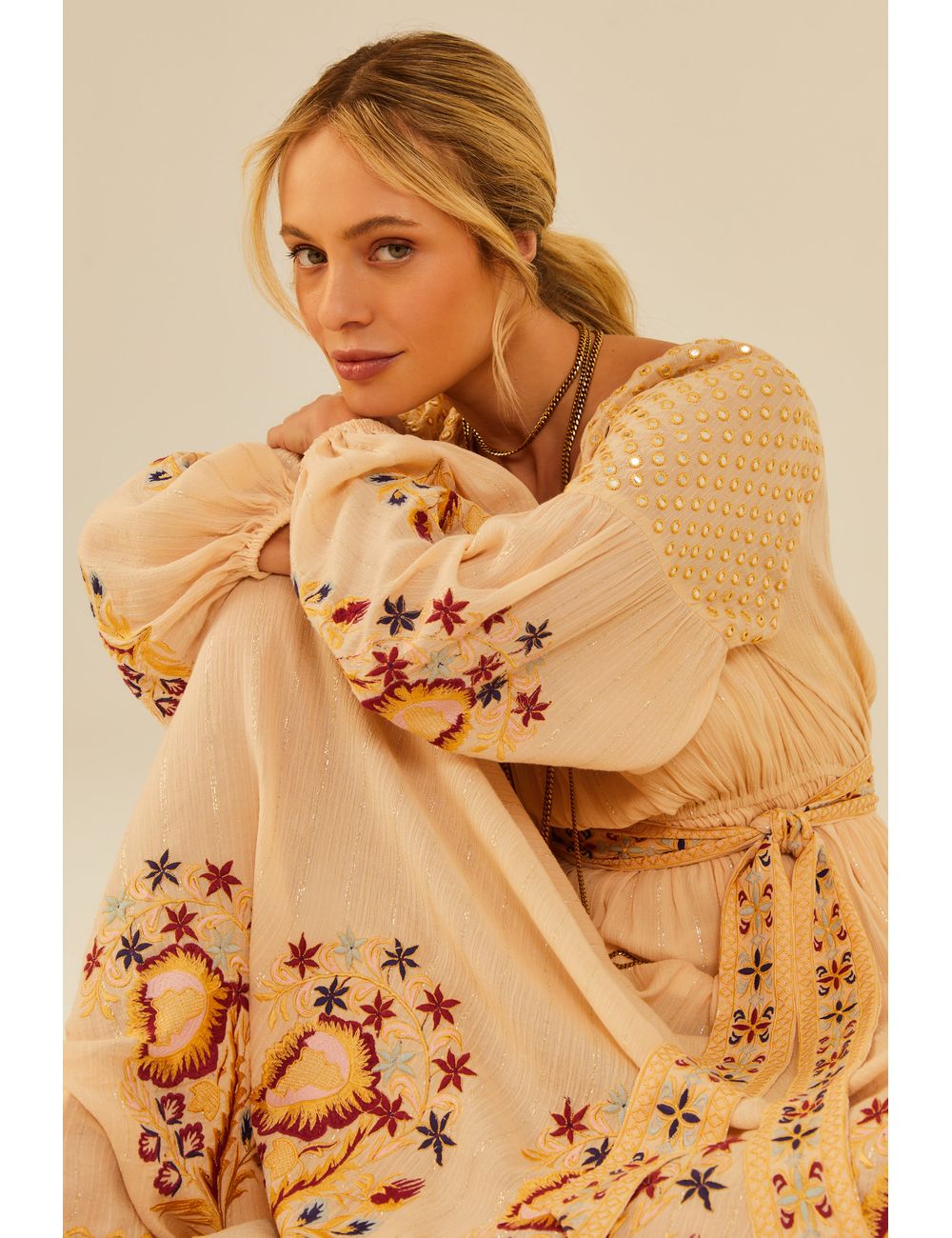 Vestido Midi Bordado Espelhos