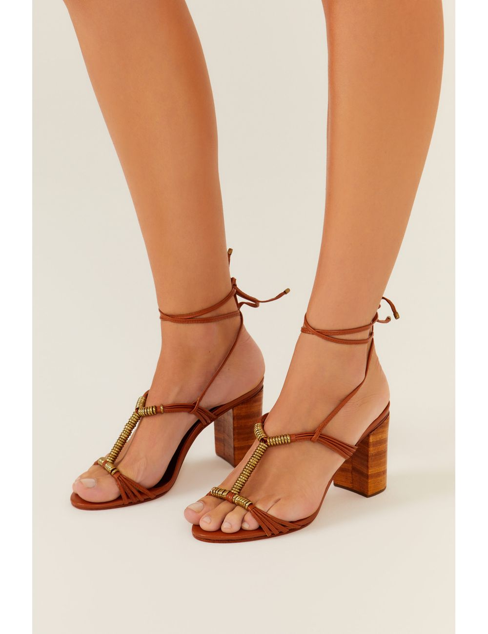 Sandália Salto Couro Argolas