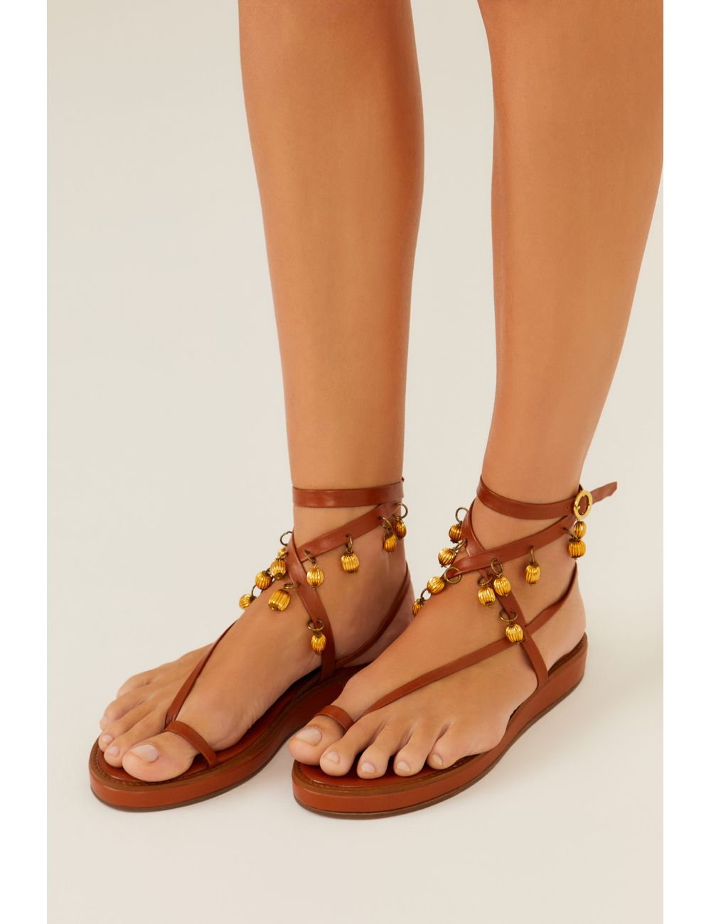 Sandália Rasteira Couro Pingentes