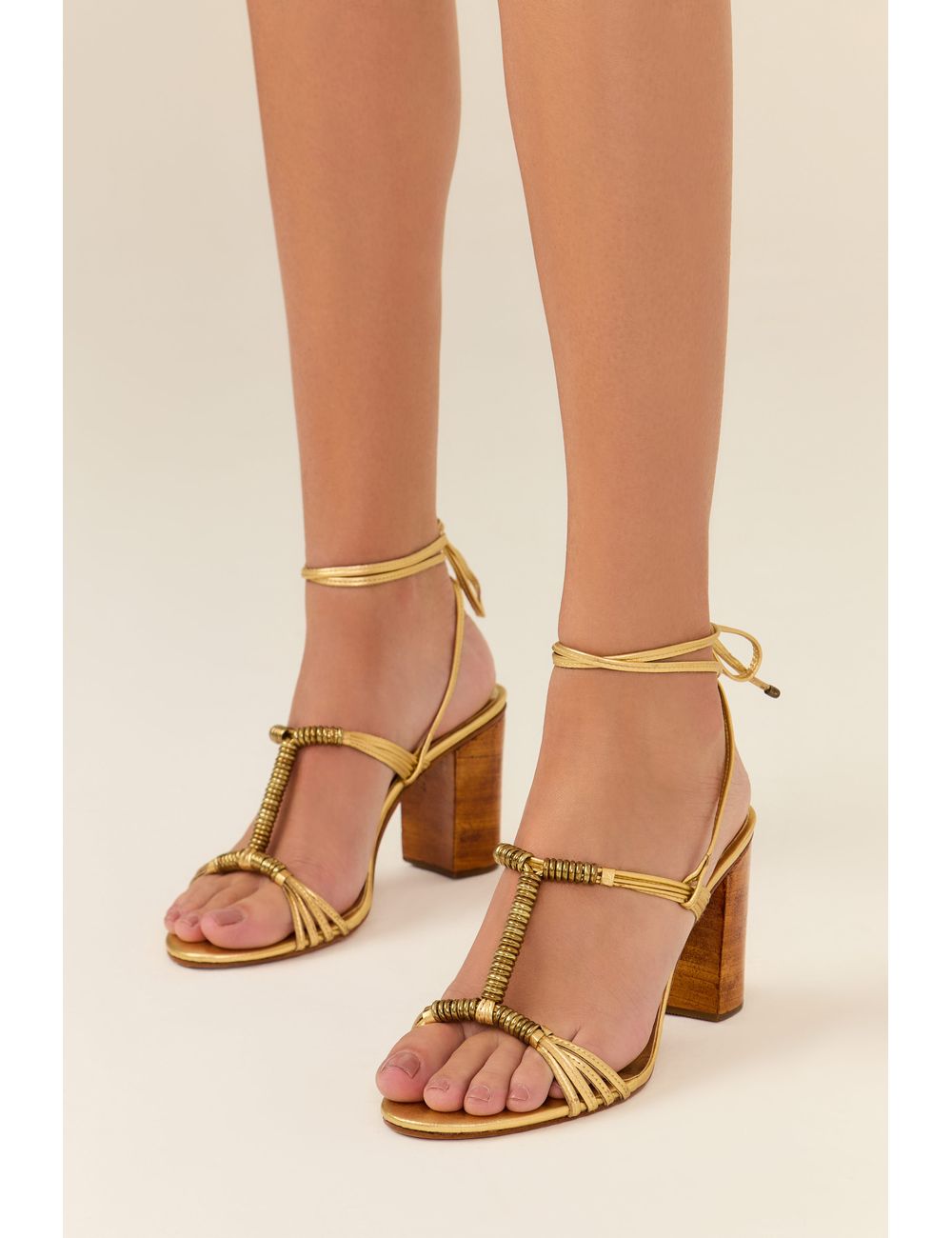 Sandália Salto Couro Argolas