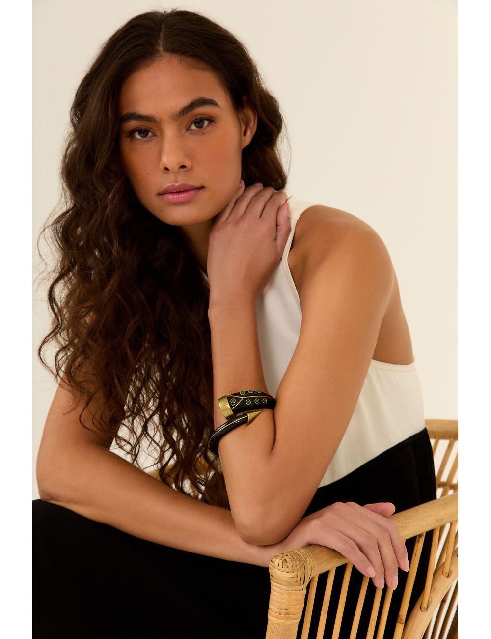 Pulseira Resina Fio Metal – Preto / U