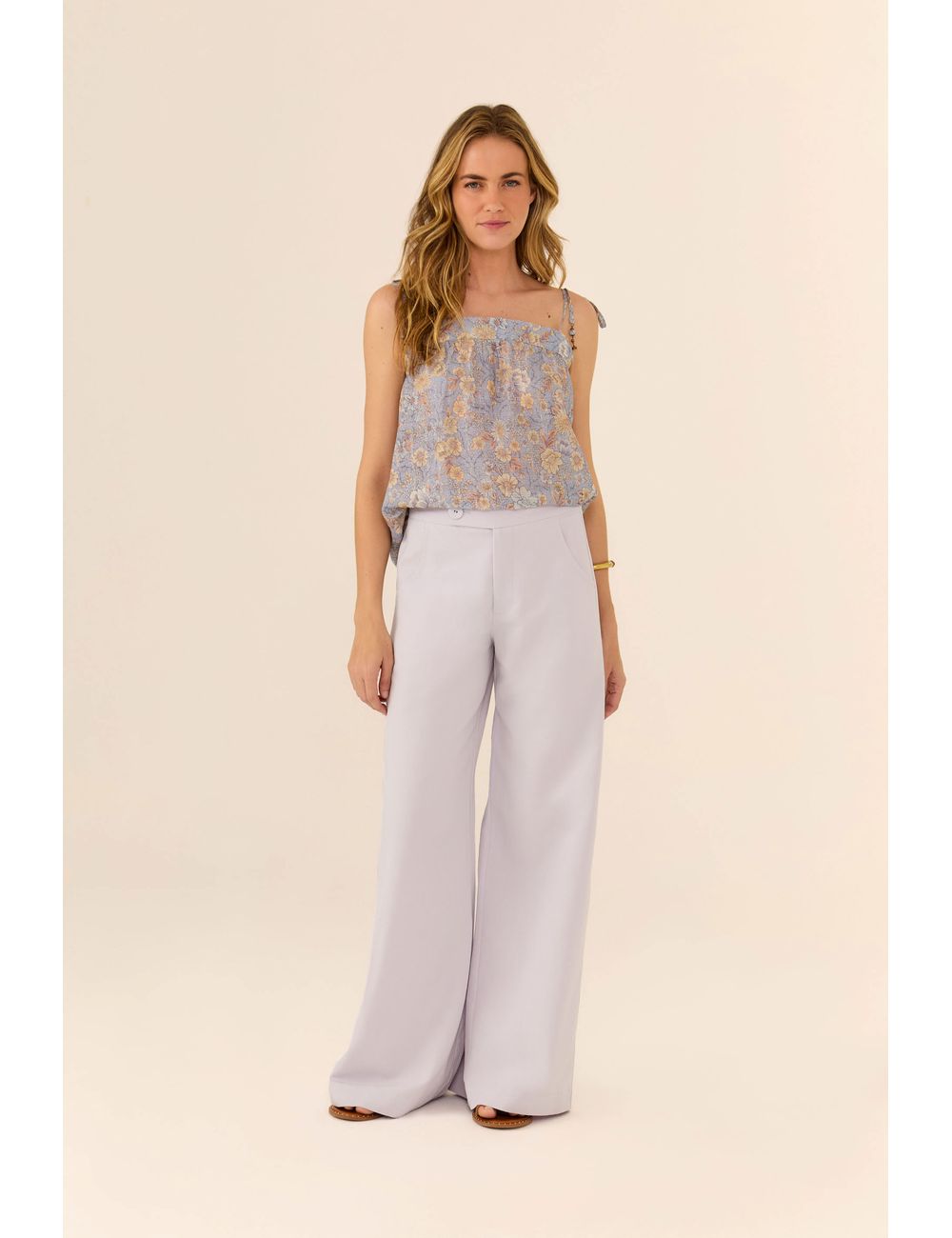 Calça Pantalona Recortes Laterais