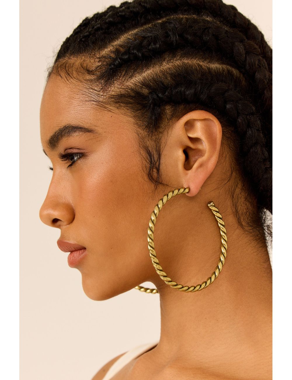 Brinco Argola Metal Entrelaçado – Ouro Velho / U