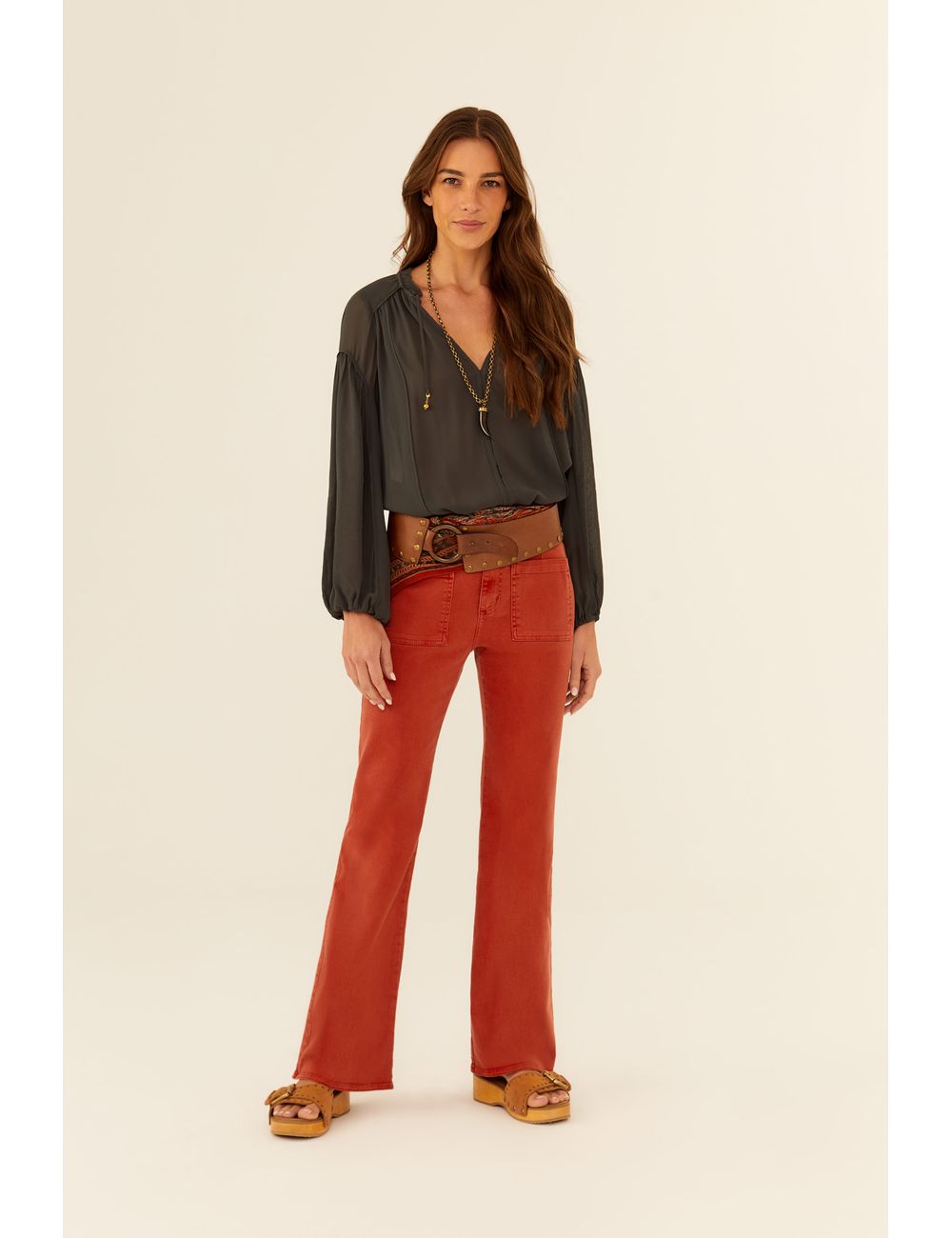 Calça Sarja Flare Bolso Frontal