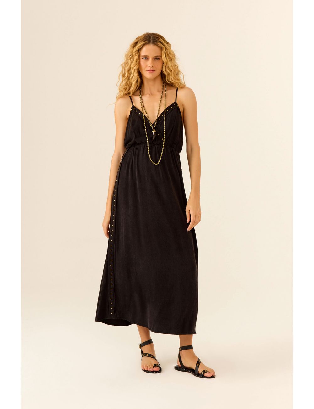 Vestido Midi Decote v Tachas