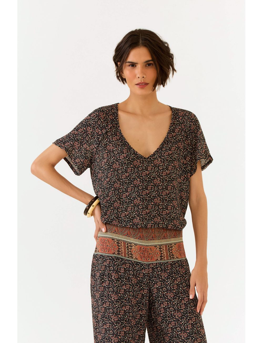 Camiseta Ggt a Fio Estampa Isla Preto