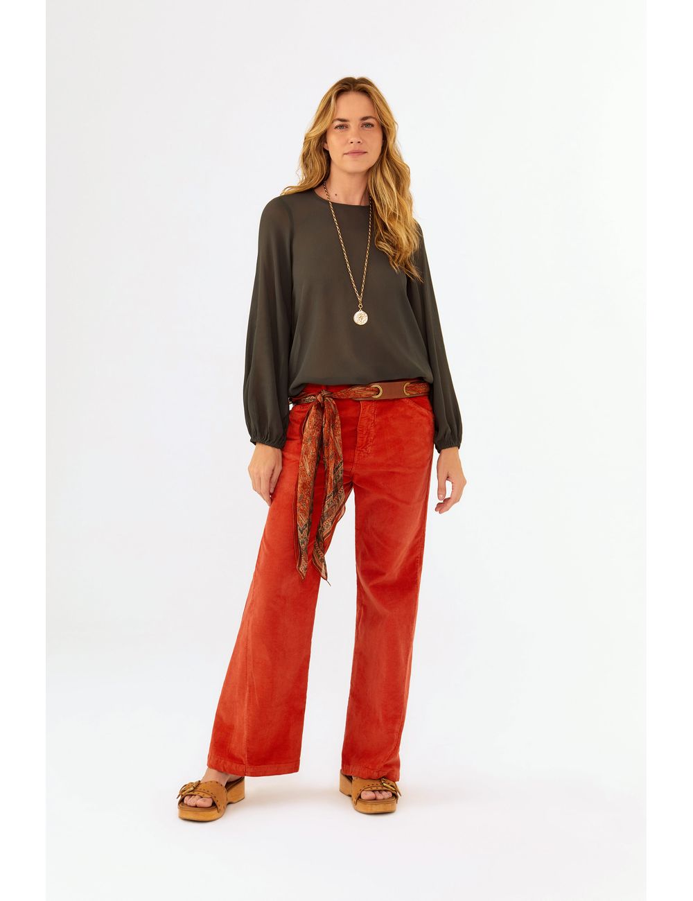 Calça Sarja Veludo Cotelê Nesgas