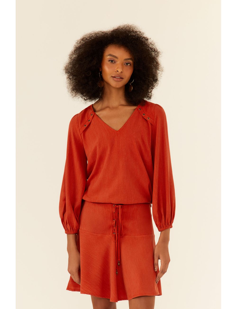 Bata Decote v Detalhe Ilhós