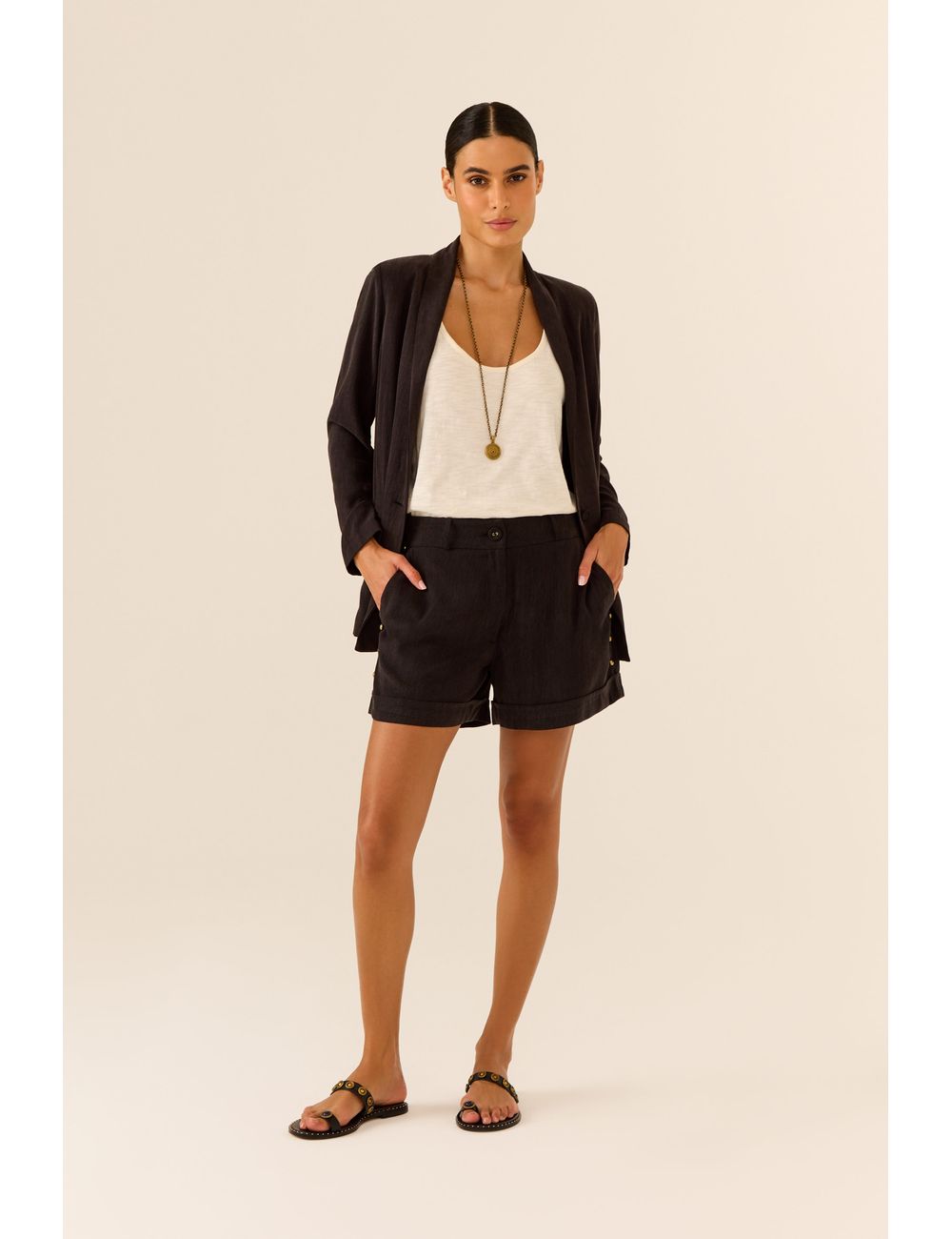 Short Bordado Tachas