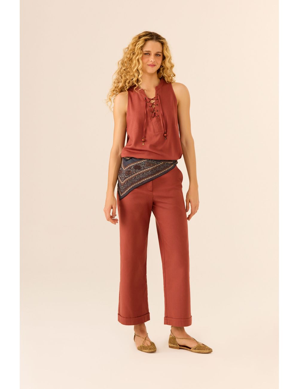 Calça Reta Alfaiataria Barra Virada