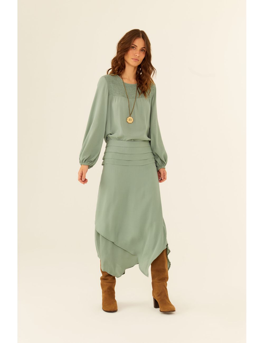 Saia Midi Irregular Pala Pregas