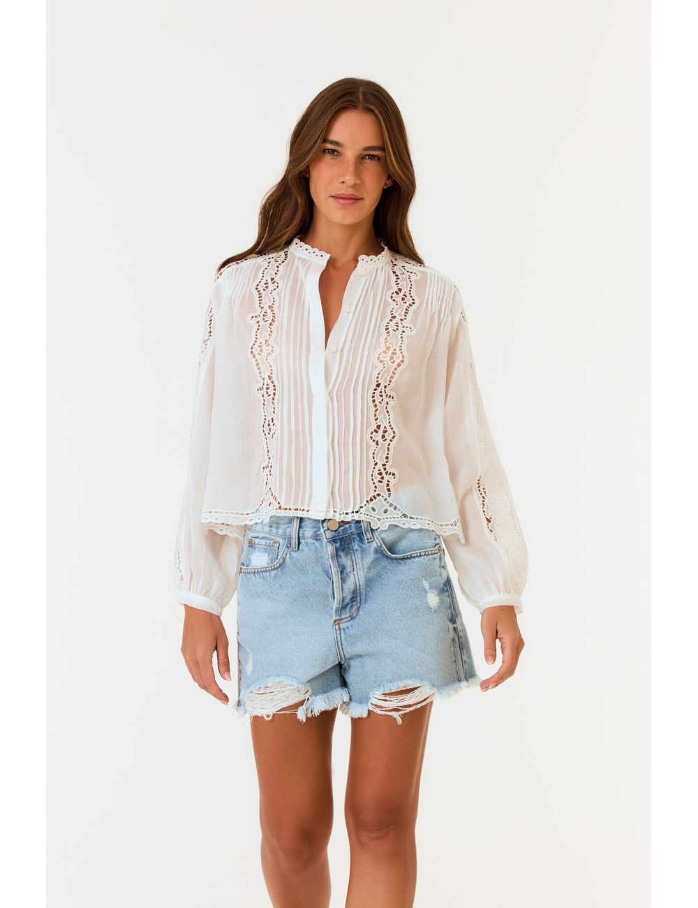Short Jeans Recorte Lateral e Desgaste