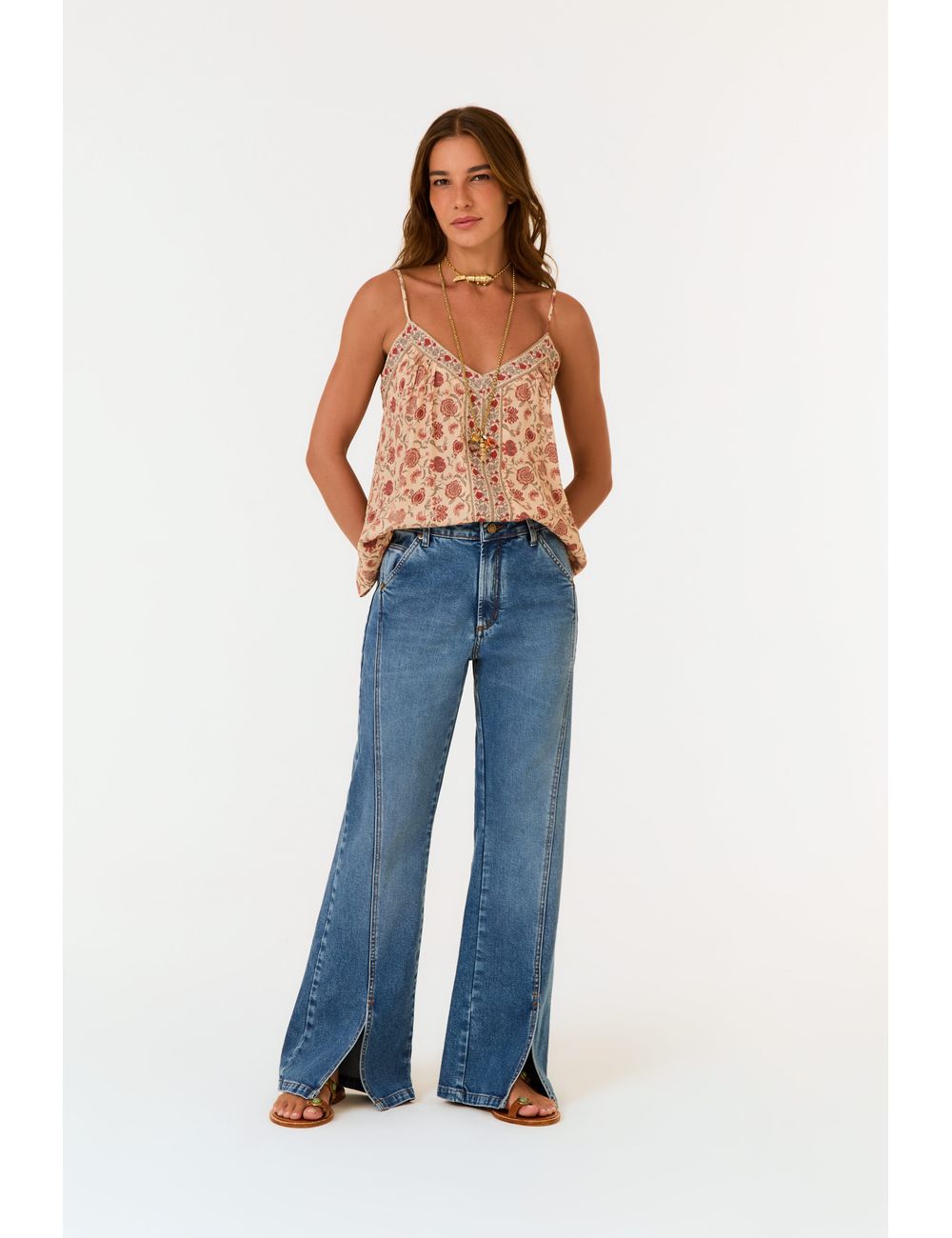 Calça Jeans Reta Recorte e Fenda