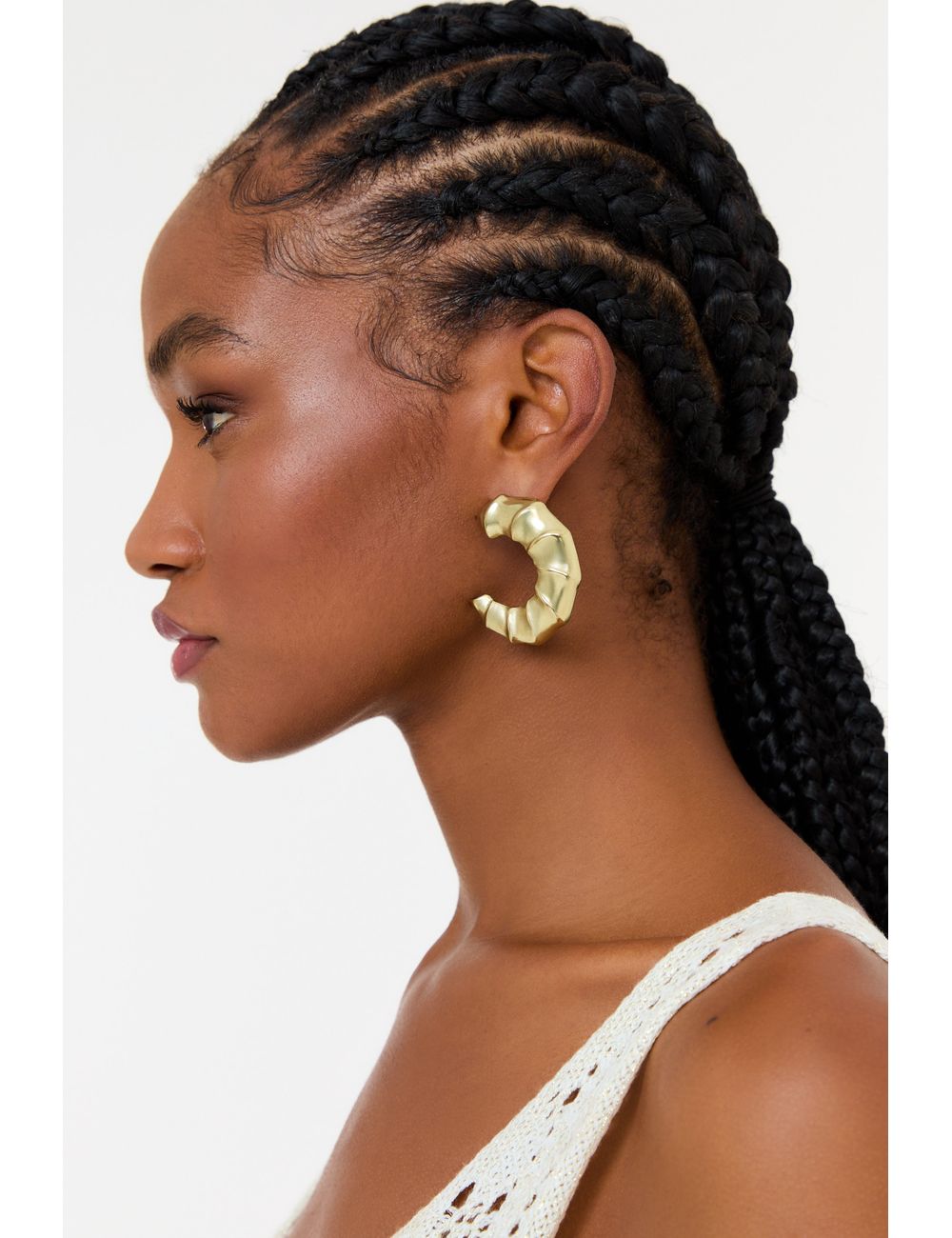 Brinco Metal Textura – Dourado / U