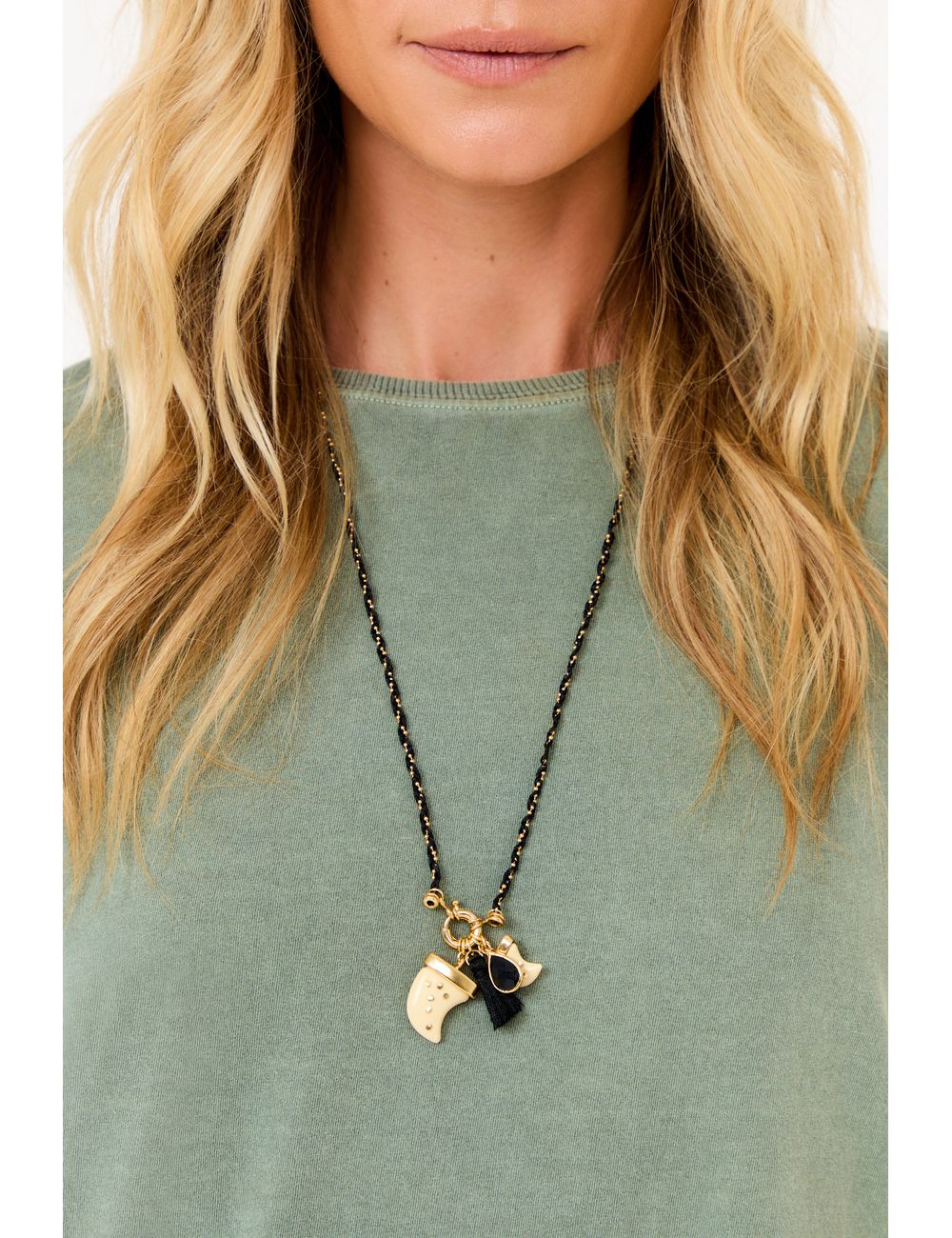 Colar Fio Patuá Dente – Preto / U