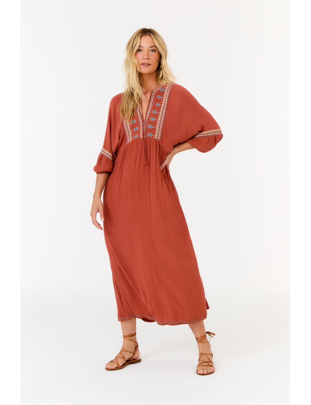 Vestido Midi Bordado Varanasi