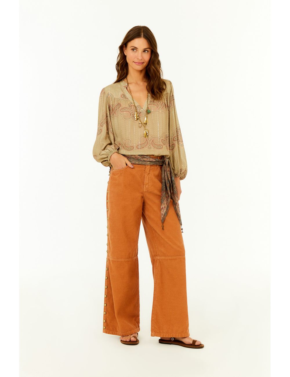 Calça Veludo Cotelê Wide Tachas