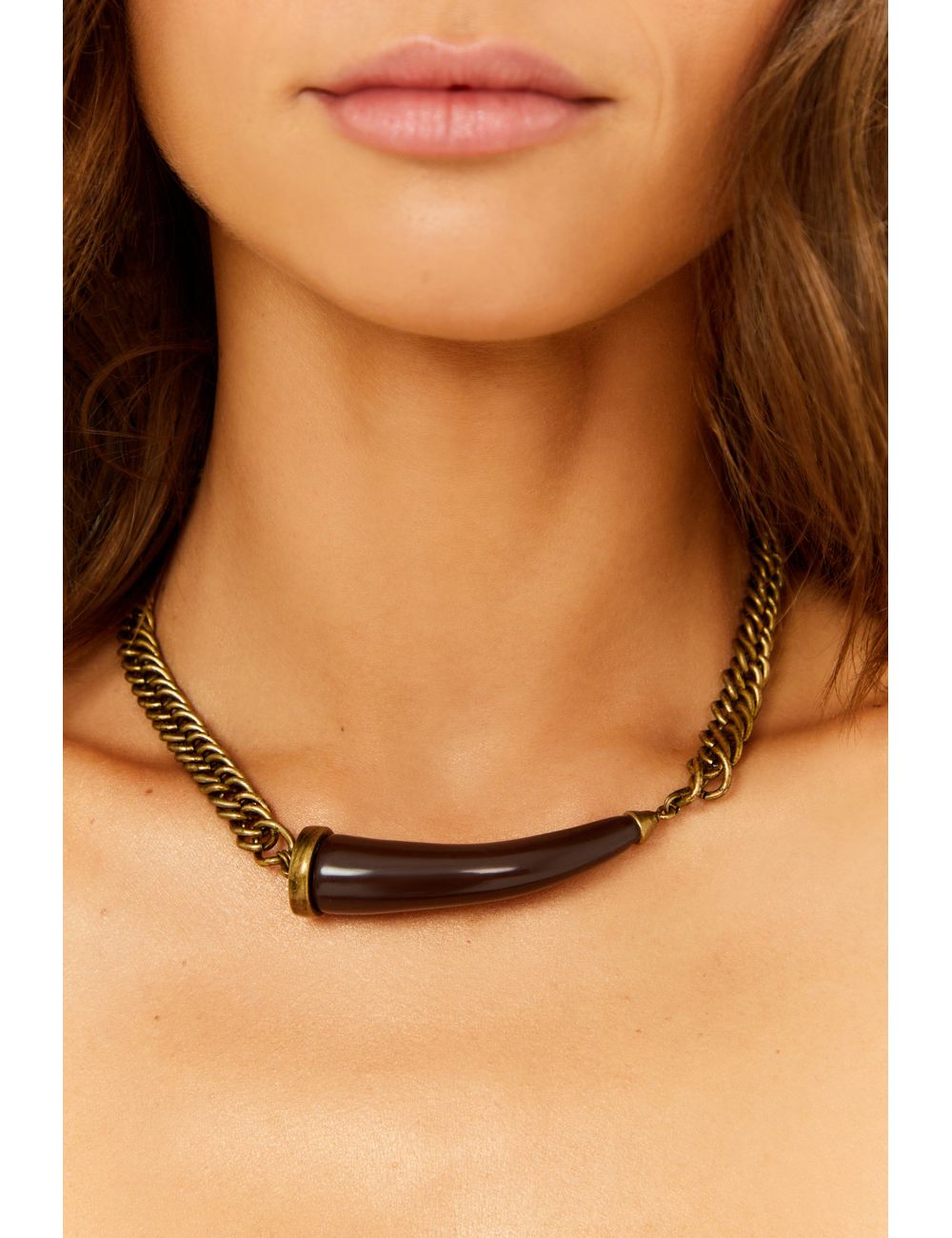 Colar Curto Dente Resina - Marrom / U