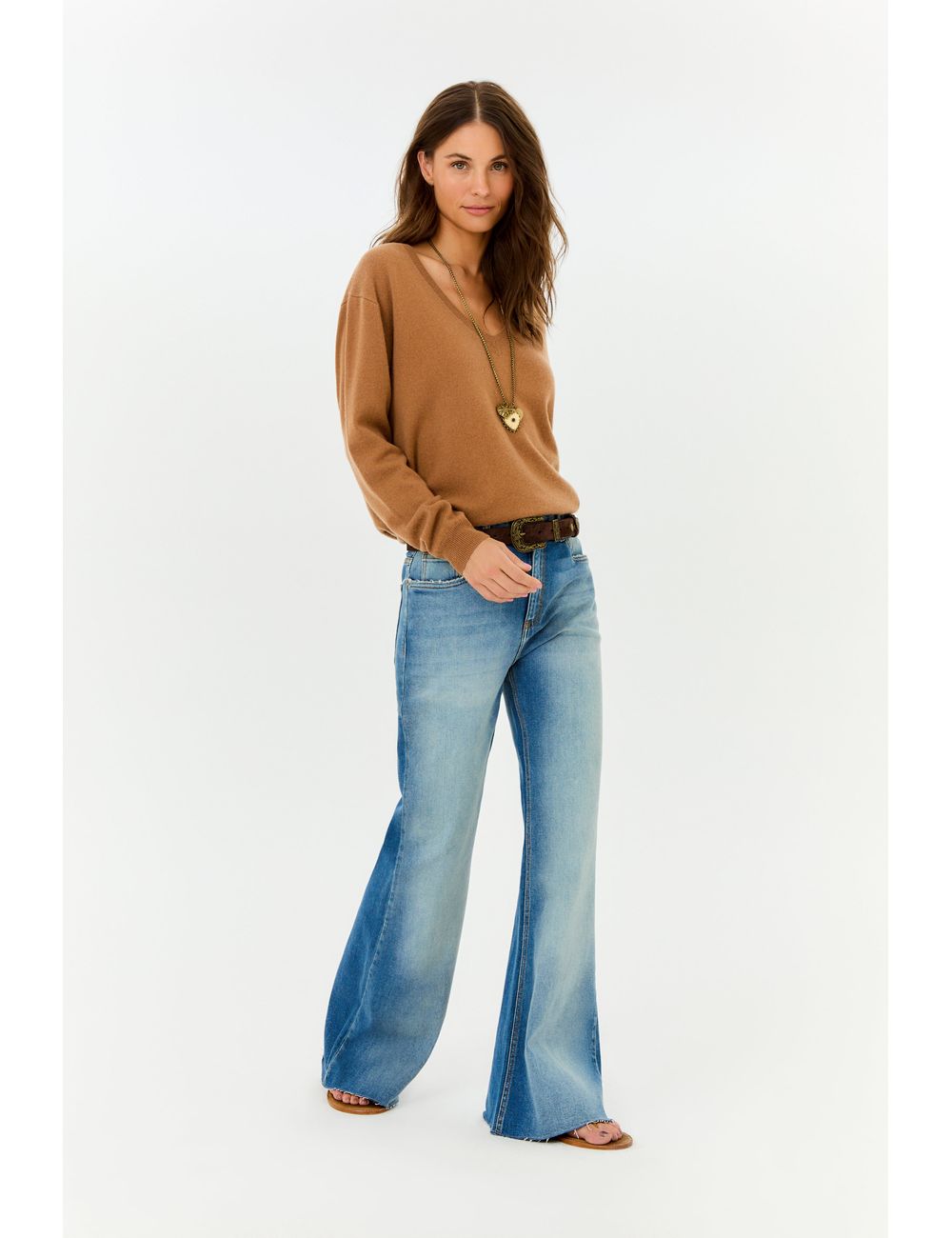 Calça Jeans Flare Barra Com Rasgos
