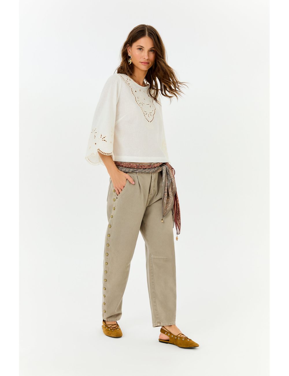 Calça Sarja Barrel Tachas