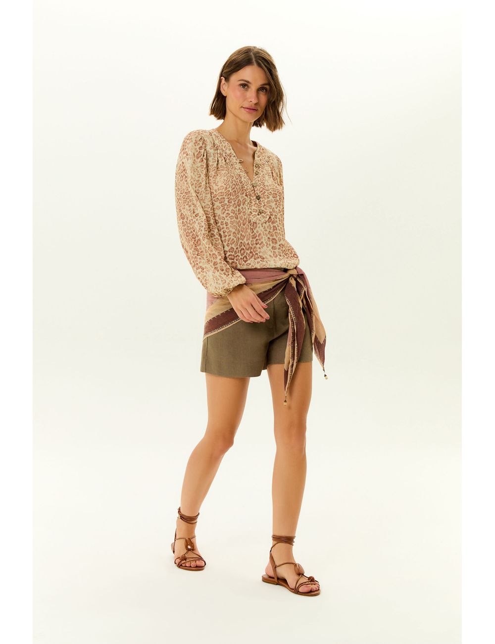 Short Linho Recortes Alfaiataria
