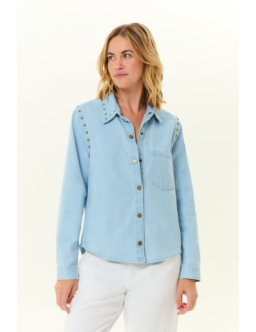 Camisa Jeans Rebites Gola e Cava