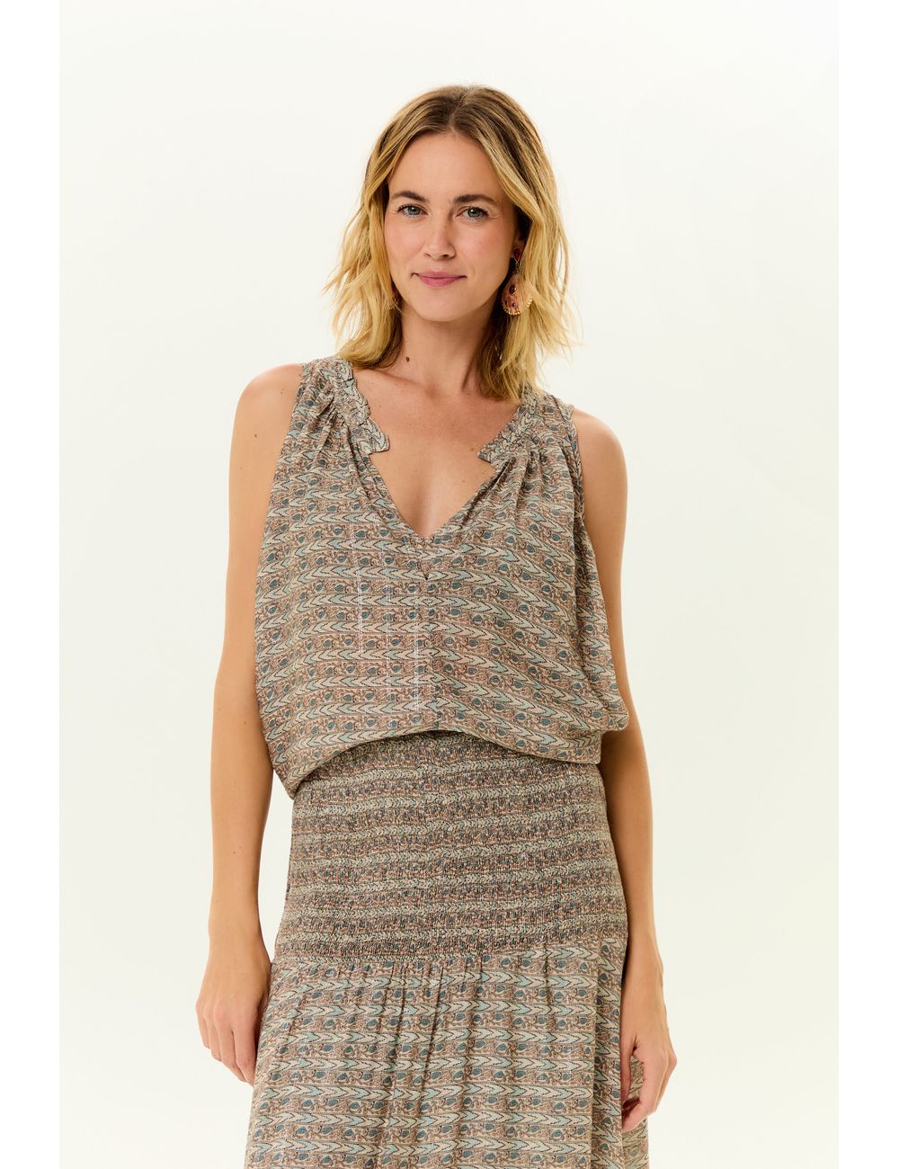 Blusa Decote v Estampa Eve b