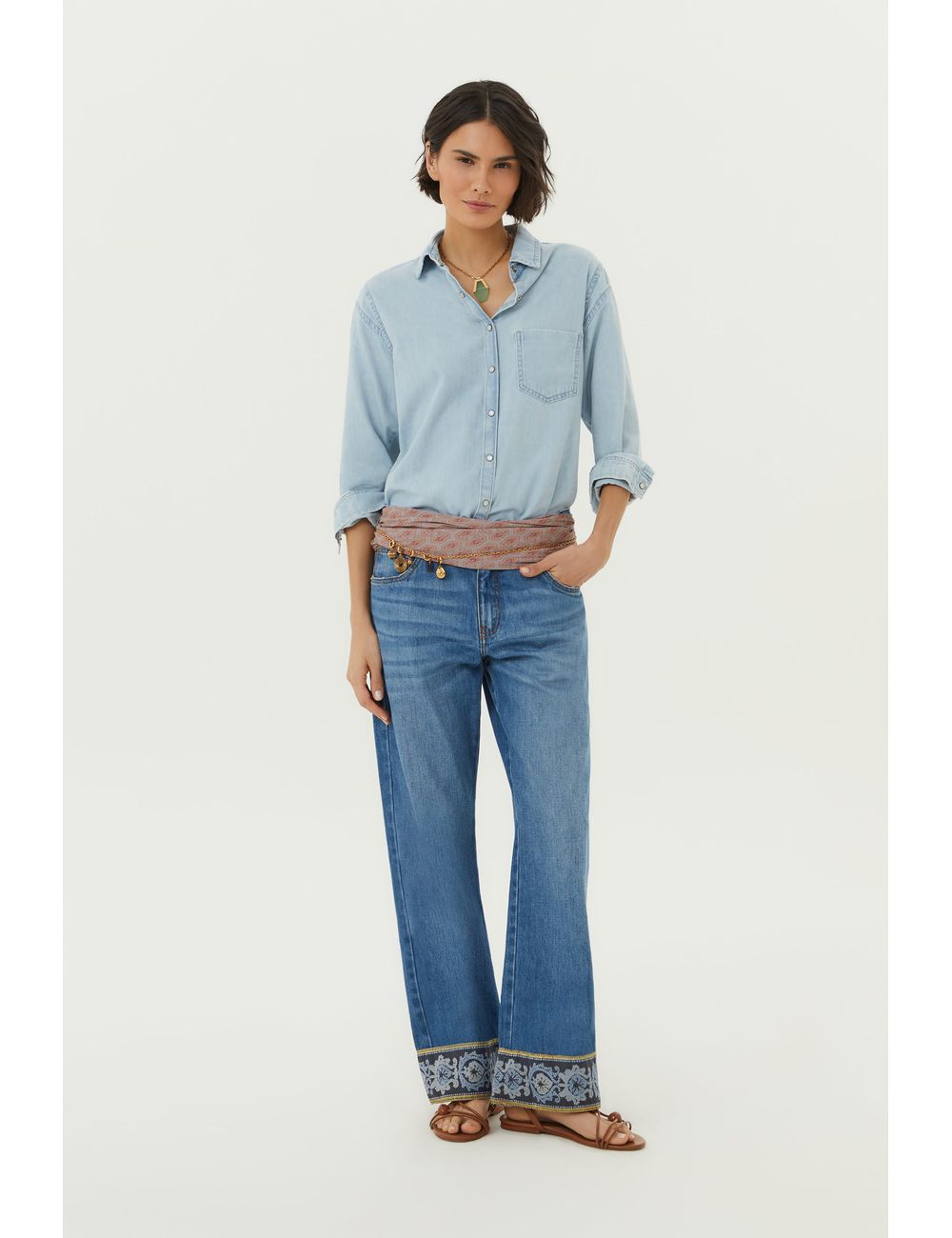 Calça Jeans Reta Barra Aplicada